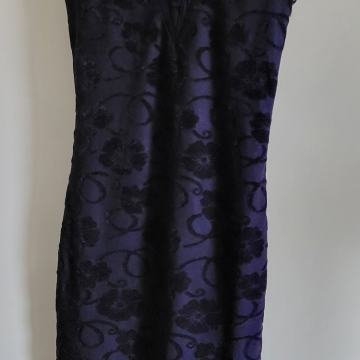 ženska oprijeta obleka S