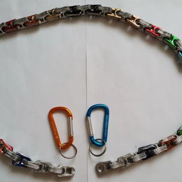 Aluminijasta veriga iz 275 odpiralnih jezičkov od pločevink