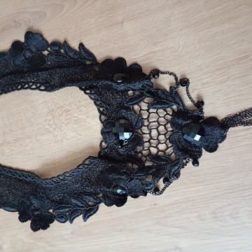 ČRNA ČIPKASTA OGRLICA