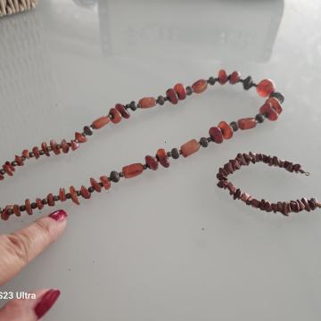 DALJŠA VERIŽICA IN ZAPESTNICA - IZ KAMNOV