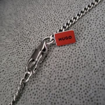 Hugo Boss verižica macka