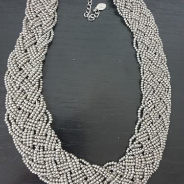 Nova ogrlica v srebrni barvi