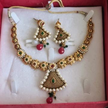 Komplet verižice z uhani