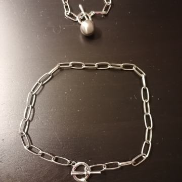 Ogrlica in zapestnica v srebrni barvi