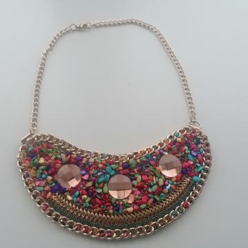 Ogrlica s pisanimi kamenčki