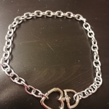 Ogrlica v srebrni barvi