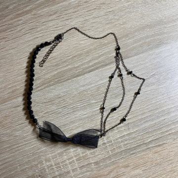 Prelepa črna verižica z mašnjo - choker