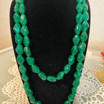 Prelepa vintage verižica iz zelenega kalcedona