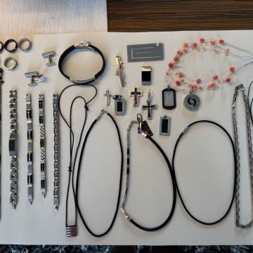 RAZPRODAJA NOVEGA NAKITA IZ JEKLA – SUPER PRILOŽNOST!