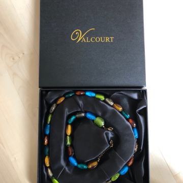 Valcourt barvna verižica in zapestnica, nova