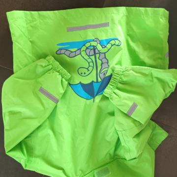 Dežni plašček oz. jakna 86