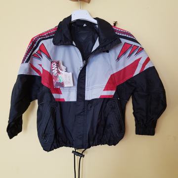DIADORA NOVA OTROŠKA VETROVKA Z ETIKETO 104-110