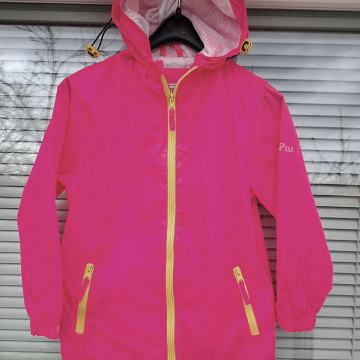 SUN PEAKS št. 104 ( 4 leta ) vetrovka KOT NOVA