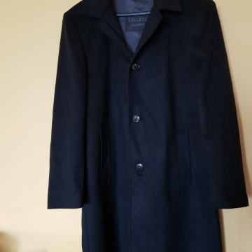 BEXLEYS NOV ČRN PLAŠČ 54