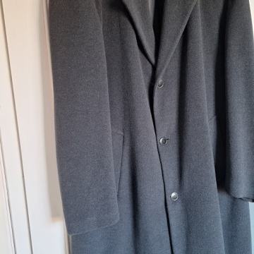 ELEGANTEN IN TOPEL ZIMSKI PLAŠČ LABOD