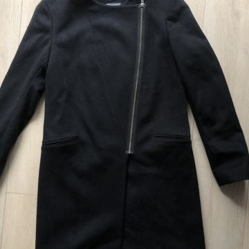 Črn volnen plašč, velikost 36