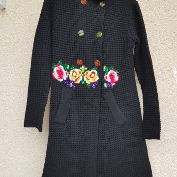 DESIGUAL ČRNO PLETEN KRATEK PLAŠČ M/L
