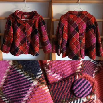 Cudovit eleganten volnen swing back plasc v stilu 50ih HM 40, L