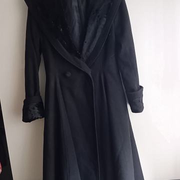 HELL BUNNY VINTAGE ČRN MAXI PLAŠČ M