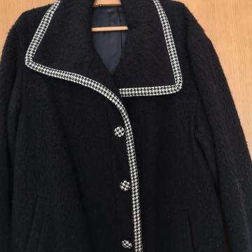 Ženski črn plašč, vintage, volnen, Kroj Škofja Loka, velikost 40/42