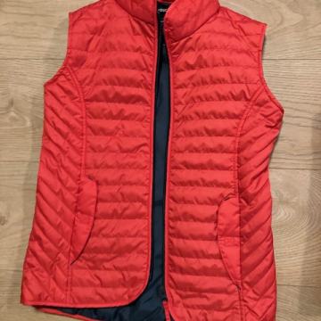 Jahalna oprema, oblačila: brezrokavnik, jakna, hlače, čelada, gamaše