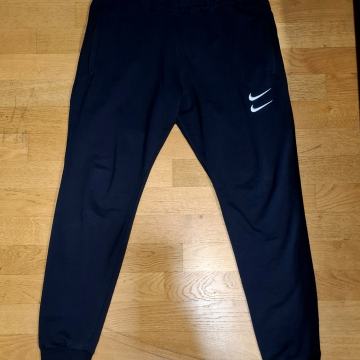 NIKE Swoosh - Moška trenerka (L)
