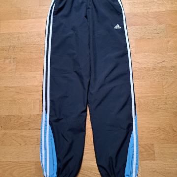 SAMO 1 € !!! - ADIDAS otroška trenerka (L)