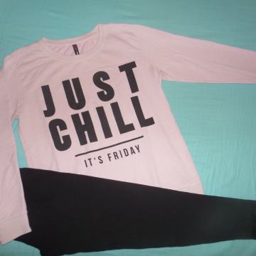 Majica Just Chill + črne legice, št. 170/176