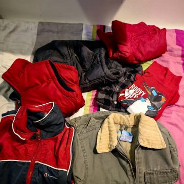 Oblačila 122/128 komplet