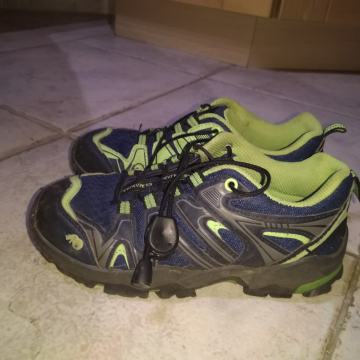 Pohodni čevlji vel. 32