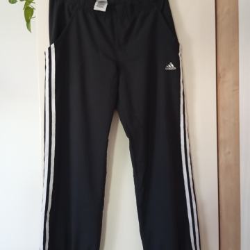 ADIDAS ORIGINAL ČRNE ŠPORTNE HLAČE 40