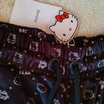 Bershka spodnji del trenirke, L, Hello Kitty