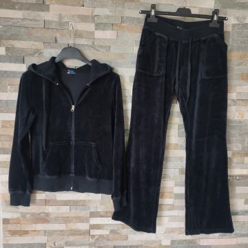 Črna dvodelna trenirka