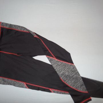 Hlače - sport z rdečimi šivi, št. 42 (1x oblečene)