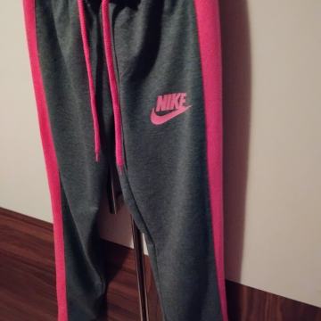 Spodnji del trenerke Nike, hlače, številka XS