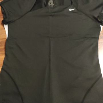 Športna majica Nike za fitnes