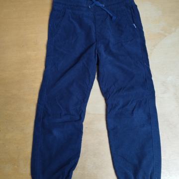 Tanke žametne hlače 122 -128