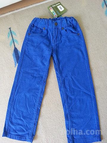 ŽAMETNE HLAČE 104 NOVE