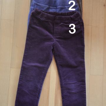 Žametne hlače, št 98 in 104 (1-3)