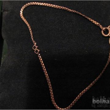 Modna srebrna zapestnica v darilni škatlici naprodaj