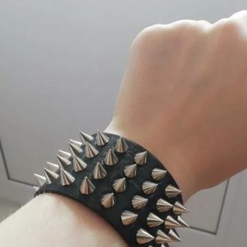 Moska zapestnica spike - nova