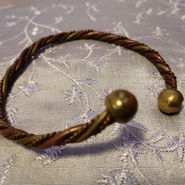 NAKIT - ZAPESTNICA ■kovinska ■rjava ■kvalitetna