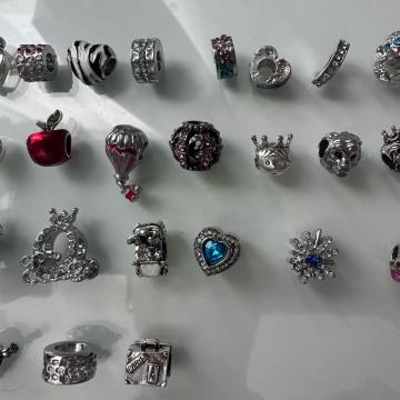 Obeski za zapestnico