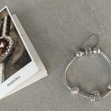 Pandora zapestnica s sovico v velikosti 17
