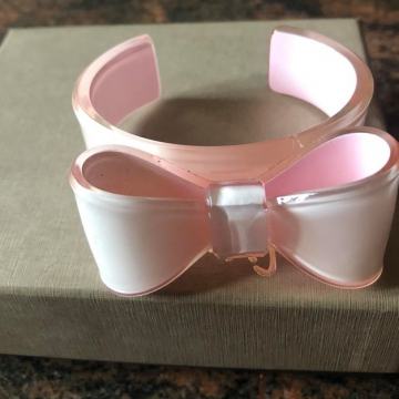 Zapestnica (steklo-plastika)