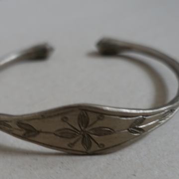 Zapestnica z vgraviranim vzorcem