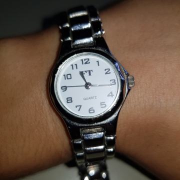 Elegantna srebrna majhna ženska ročna ura FT Quartz