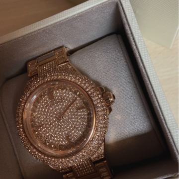 Michael Kors rose gold ura