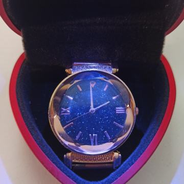 Ročna ura v darilni škatli