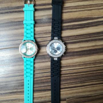 ŽENSKA ČRNA IN MINT ZELENA URA GENEVA